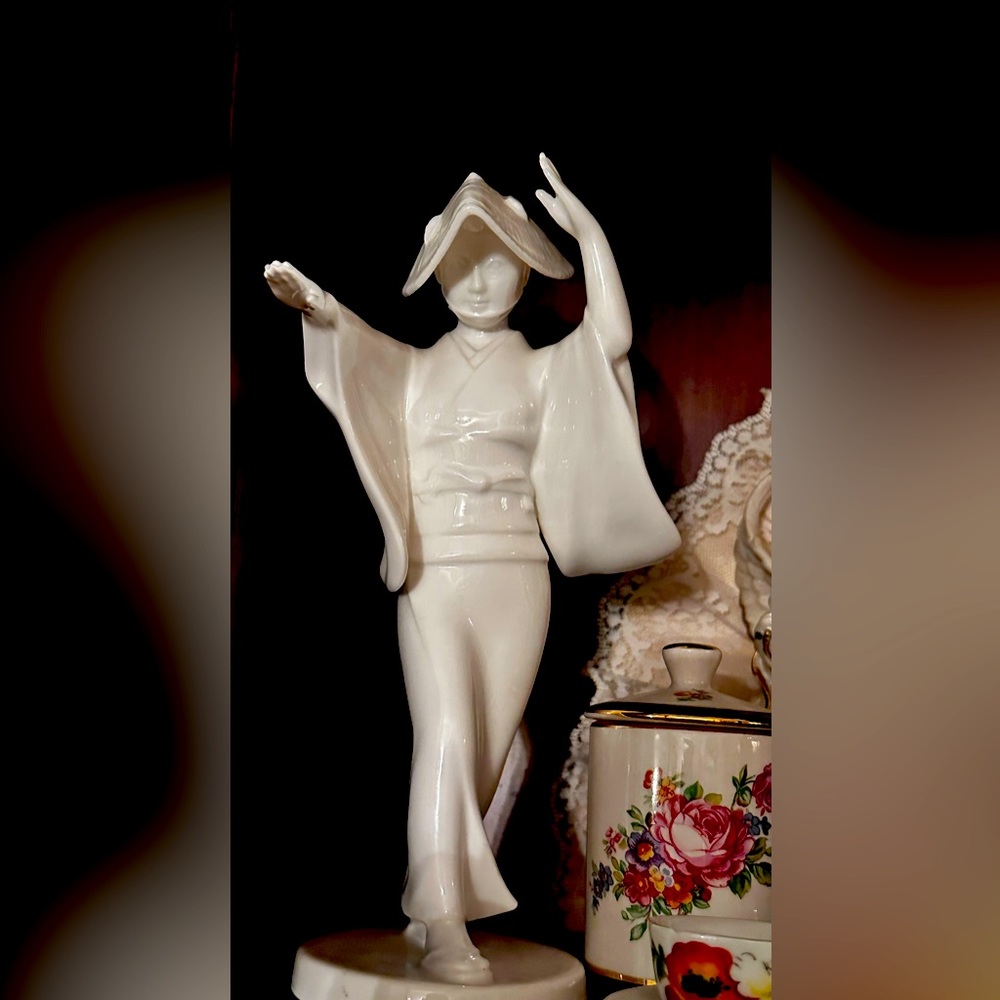 Antique Noritake Toki Kaisha bone china figurine